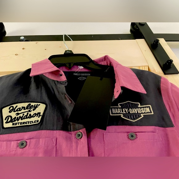 Harley Davidson Women’s button down woven shirt. - Picture 3 of 9